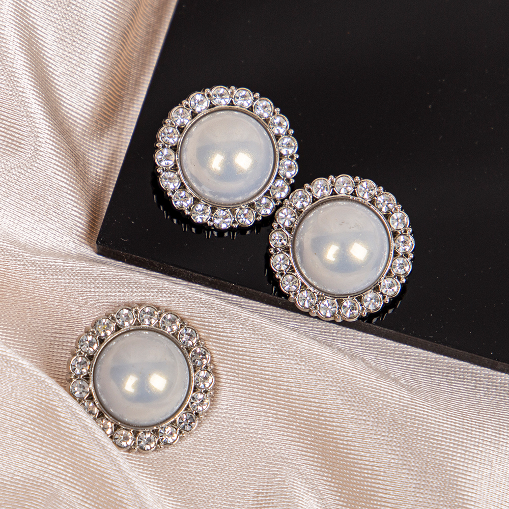 Wholesale Eco-Friendly Pearl Button Women's Zinc Alloy Frame with Rhinestone Decoration Plated Cloth Button for Dress Garments