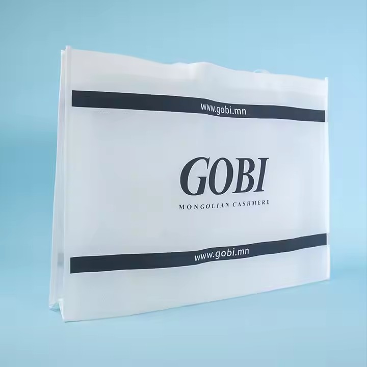 Eco-Friendly Custom Logo Sharp Printed Black Clothing Bag Non Woven Shopping Bag Laminated Non-Woven Bag