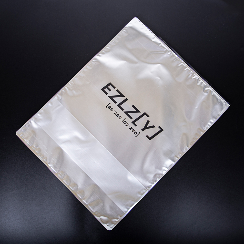 Custom Glassy Printed Logo Recycled PE PVC Packaging Bag Pull Plastic Bag T-shirt Clothing Packaging Bag