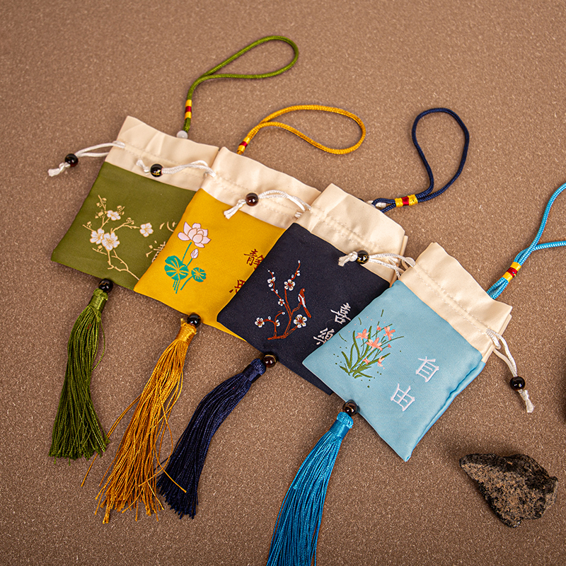 Customized Chinese medicine scented sachet logo design wormwood incense bag hanging ancient style bedroom aromatherapy clothing carry-on scented sachet incense bag