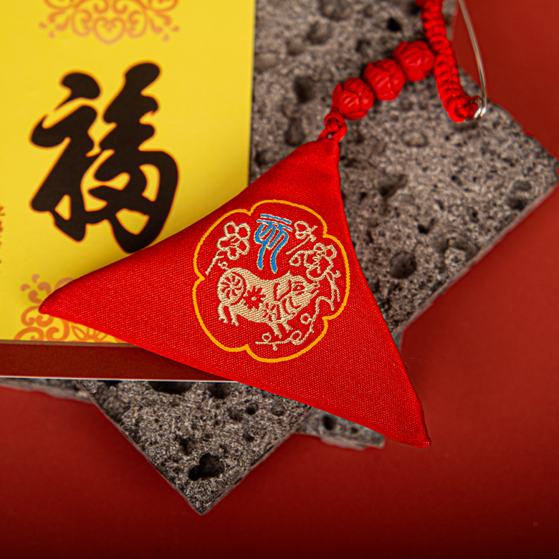 Triangle blessing incense packet pendant Hangzhou manufacturers of national style Chinese clothing accessories deodorant car incense packet scented sachet