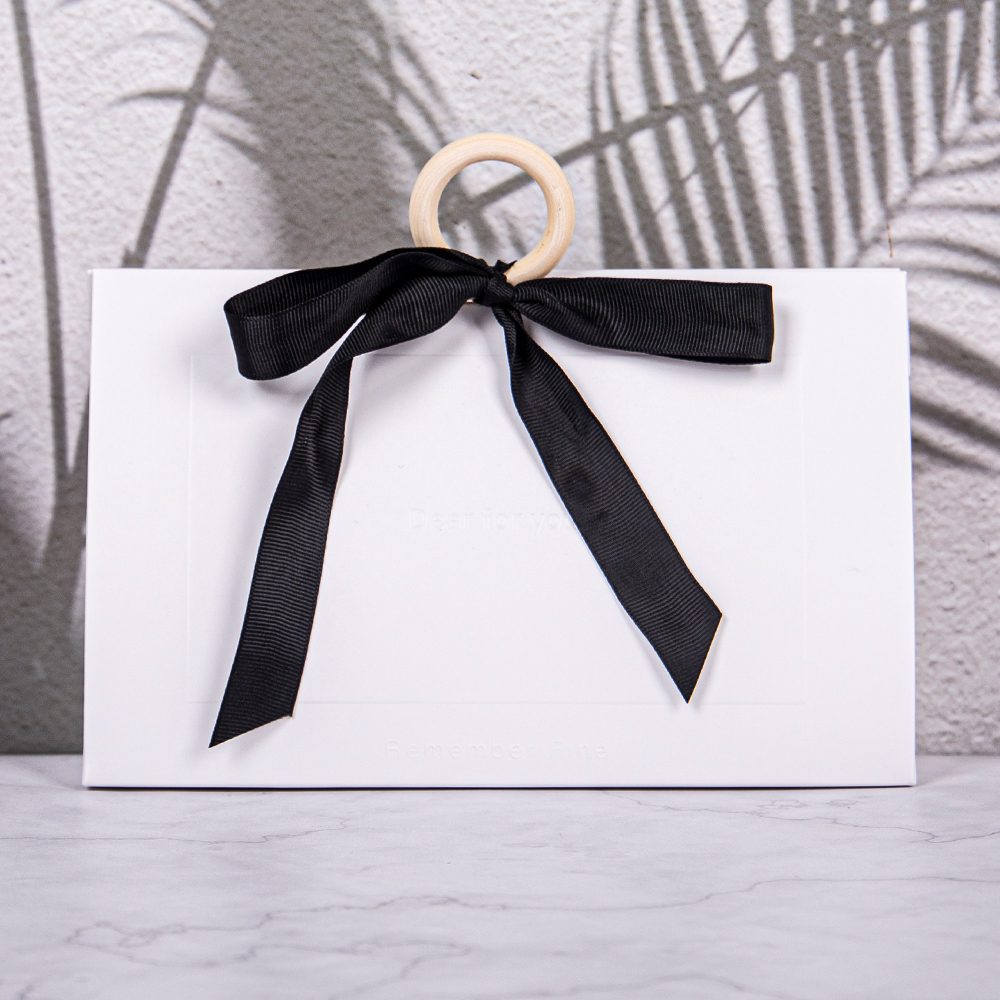 Wholesale Triangle Special Design Shaped Paper Folding Gift Bag with Ribbon Wood Ring Handle