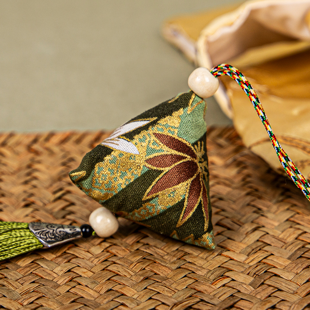 Smoke Hanging Jasmine Scent Fresh Air Car Hanging Home Bedroom Closet Scented Bag Clothes Fragrance Hanging