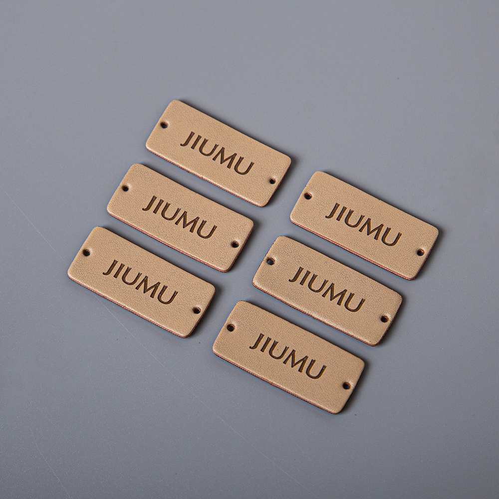 Leather labels: the details of quality and glamour
