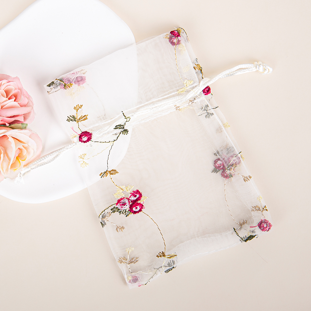 Organza Pouch｜A Delicate Container Embroidered with Gentleness
