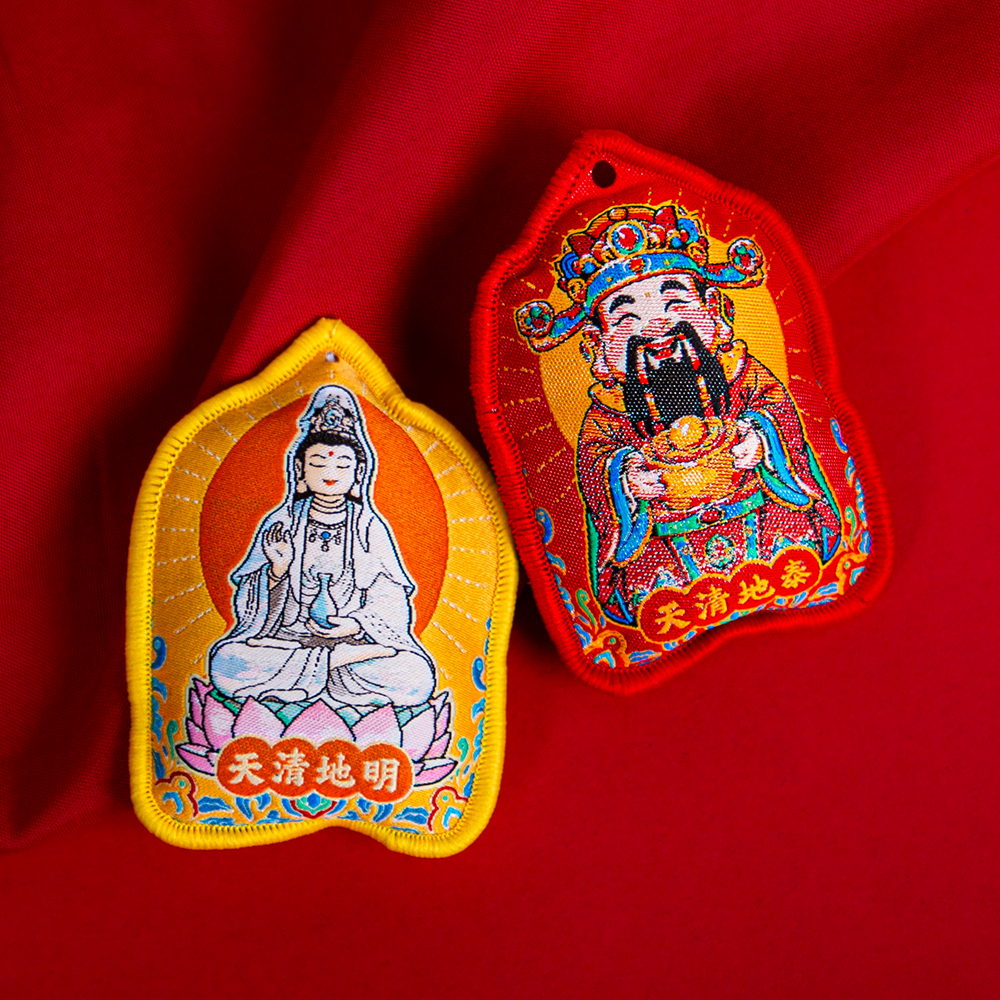 This pair of auspicious sachets weaves the warmth of days gone by into their very fabric.