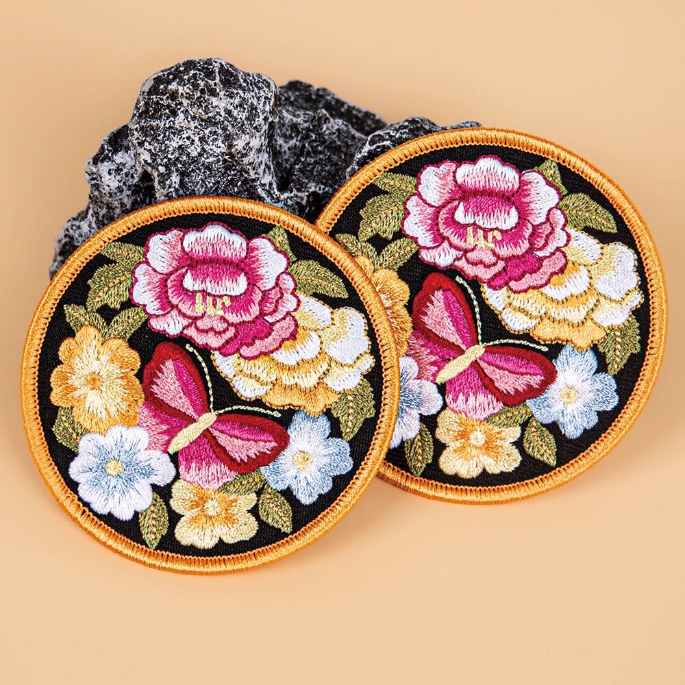 Embroidering the East, Stitch by Stitch | This Embroidered Badge Weaves the Aesthetics of Intangible Cultural Heritage into Everyday Life