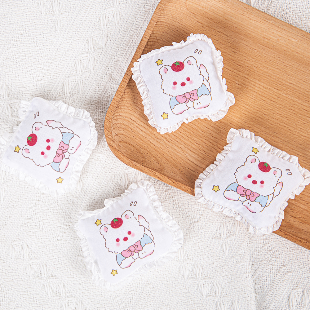 A touch of tenderness in the cotton, a soothing everyday moment from a woven label