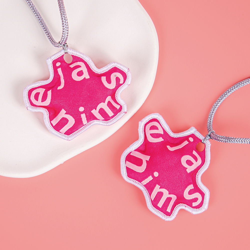 Capture a girl’s innermost thoughts in this cloud-shaped sachet