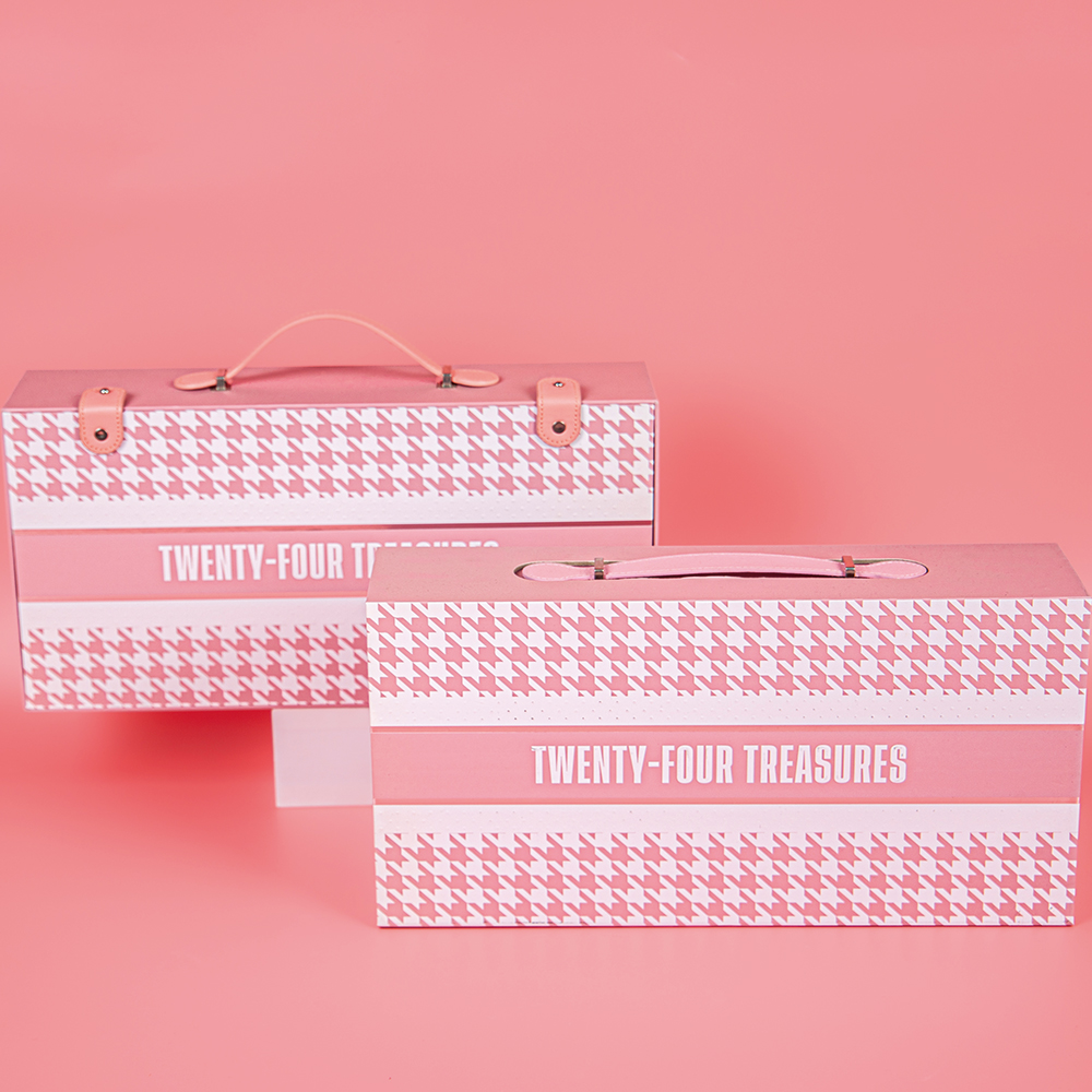 A Flip-Top Gift Box That Captures the Perfect Sense of Ceremony