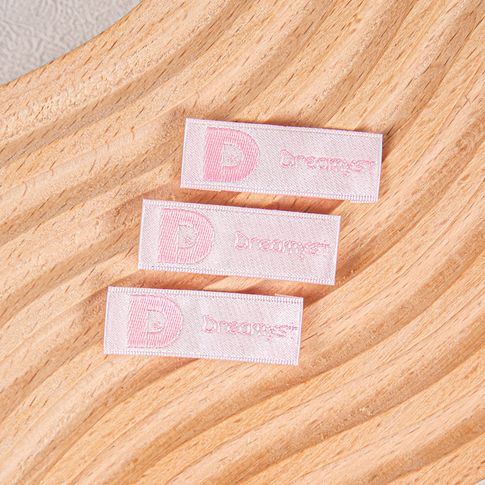 Exquisite Pink Woven Labels: A Delicate Brand Mark on Ready-to-Wear Garments
