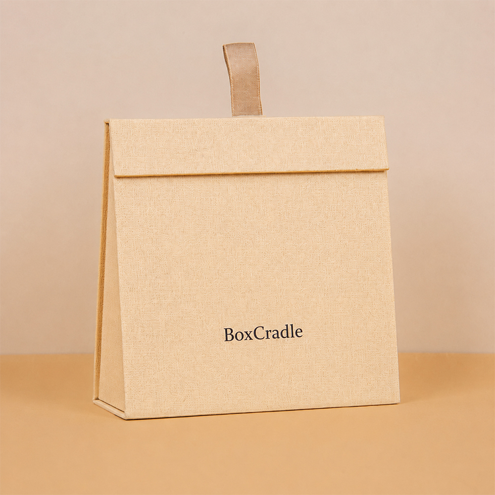 A linen-textured flip-top gift box, wrapping every gesture of care in natural texture